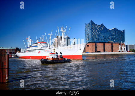 Museumsschiff Cap San Diego in der Elbphilharmonie in Hamburg, Deutschland, Europa, Museumsschiff Cap San Diego an der Elbphilharmonie in Hamburg sind Stockfoto