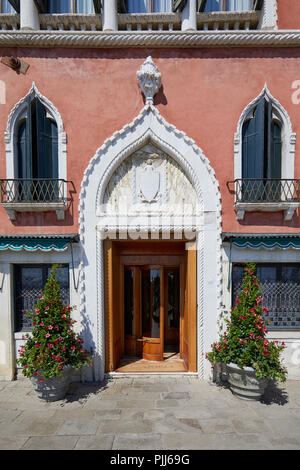 Venedig, Italien - 15 AUGUST 2017: Antike und Luxus Hotel Danieli Eingang an einem sonnigen Tag in Venedig, Italien Stockfoto