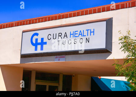 Cura Gesundheit Tucson walk-in Healthcare Clinic overhead Zeichen in Tucson AZ Stockfoto