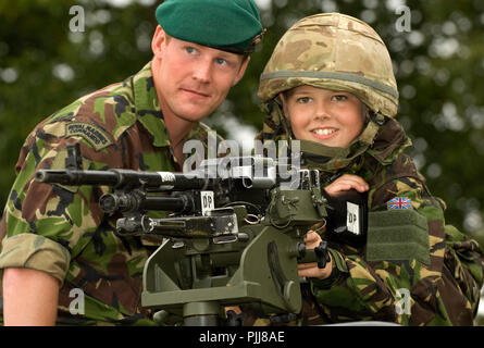 Deryn Blackwell (11) verbringt ein Traum Tag mit der Royal Marines Commando, an ihrem Training Center in Lymstone, Devon. Stockfoto