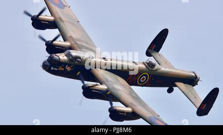 Die Schlacht um England Memorial Flight - Avro Lancaster PA 474 bei Shuttleworth Military Pageant Airshow am 1. Juli 2018 Stockfoto