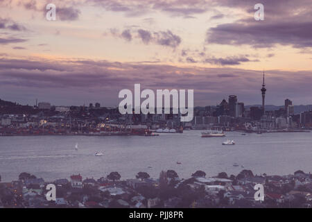 Skyline von Auckland und Hauraki Golf Panoramablick vom Mount Victoria in Devonport, Neuseeland Stockfoto