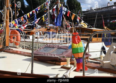 London, Großbritannien. 7. September 2018. Tag eins, 10. jährlichen Classic Boat Festival in Verbindung mit Total Thames, St Katherines Dock, London, Großbritannien, 7. bis 9. September Credit: michael Melia/Alamy leben Nachrichten Stockfoto