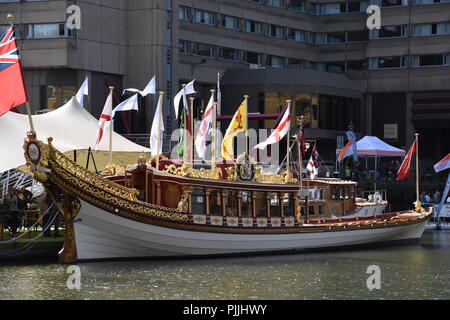 London, Großbritannien. 7. September 2018. Gloriana Rowbarge von der Königin die Queen's Diamond Jubilee 2012. Tag One Classic Boat Festival in Verbindung mit Total Thames, St. Katherine Docks, London.UK Credit: michael Melia/Alamy leben Nachrichten Stockfoto