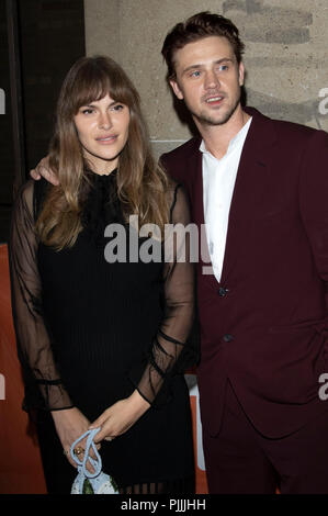 Tatiana Pajkovic und Boyd Holbrook die Teilnahme an der Premiere von "Die Räuber", die im Rahmen der 2018 Toronto International Film Festival am 6. September 2018 in Toronto, Kanada. Stockfoto