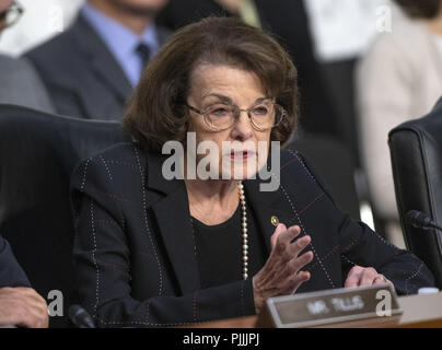 Washington, District of Columbia, USA. 7. Sep 2018. United States Senatorin Dianne Feinstein (Demokrat aus Kalifornien) Fragen zeugen, die Zeugnis geben auf die Ernennung der Richter Brett Kavanaugh vor dem US-Senat Justiz Ausschuss für seine Nominierung als Gerechtigkeit Verknüpfen der Oberste Gerichtshof der USA sind die ausscheidenden Gerechtigkeit Anthony Kennedy auf dem Capitol Hill in Washington, DC am Freitag, September 7, 2018 Quelle: Ron Sachs/CNP/ZUMA Draht/Alamy leben Nachrichten Stockfoto