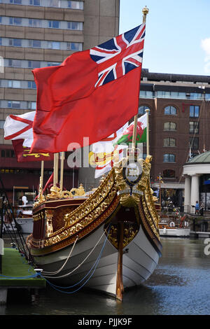 London, Großbritannien. 7. September 2018. Gloriana Rowbarge von der Königin die Queen's Diamond Jubilee 2012, Tag eins, 10. jährlichen Classic Boat Festival in Verbindung mit Total Thames, St. Katherine Docks, London, Großbritannien, 7. bis 9. September Credit: michael Melia/Alamy leben Nachrichten Stockfoto