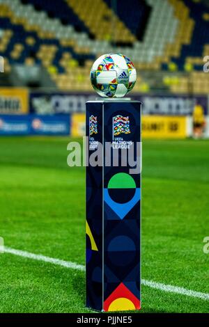 Ploiesti, Rumänien. 7. September 2018. Der offizielle Ball vor dem Beginn der Fußball, UEFA Nationen Liga 2019, Finale, Spiel zwischen den nationalen Teams von Rumänien (ROU) und Montenegro (MNE) am Ilie Oana Stadion, Ploiesti, Rumänien ROU. Foto: Catalin Soare Credit: Cronos/Alamy leben Nachrichten Stockfoto