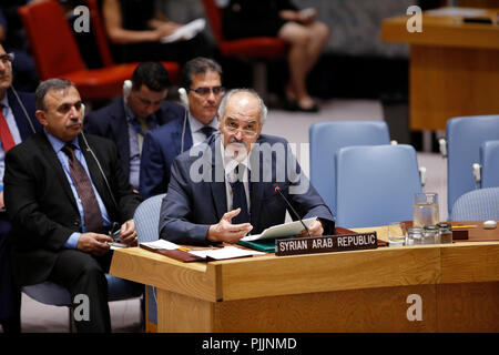 New York, USA. 7. September 2018. Afari syrische Botschafter bei den Vereinten Nationen Bashar Ja'(vorne) spricht auf einer Tagung des Sicherheitsrates zur Situation in Idlib auf das UN-Hauptquartier in New York, Sept. 7, 2018. Der UN-Sondergesandte für Syrien sagte am Freitag, dass die Situation dort hatte alle "Zutaten" für einen "perfekten Sturm" mit verheerenden humanitären Folgen, fordert alle Beteiligten eine Lösung eine Tragödie abzuwenden zu finden. Credit: Li Muzi/Xinhua/Alamy leben Nachrichten Stockfoto