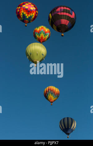 Reno, Nevada, USA. 7. Sep 2018. Freitag, 7. September 2018. Nun in seinem 37. Jahr, der große Reno Balloon Race ist die grösste freie Heißluftballon-Event der Welt. Die Veranstaltung, die in diesem Jahr vom 7. bis 9. September im Rancho San Rafael Regional Park in Reno, Nevada, hat sich in der Größe von 20 Heißluftballons in 1982 auf über 100 farbigen Luftballons in den Himmel, einschließlich einer Vielzahl von Sonderformen gewachsen. Durchschnittlich 125.000 Menschen nehmen an der Veranstaltung jedes Jahr. Credit: Tracy Barbutes/ZUMA Draht/Alamy leben Nachrichten Stockfoto