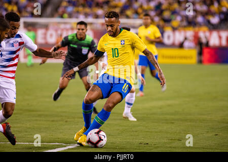 East Rutherford, NJ, USA. 7. September 2018. Neymar (10) Schnitte durch die Verteidigung der USA gegen Brasilien Fußball-freundlich. © Ben Nichols/Alamy Leben Nachrichten. Stockfoto