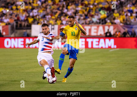 East Rutherford, NJ, USA. 7. September 2018. United States defender Matt Miazga (3) und Brasilien weiterleiten Neymar (10) Kampf um den Ball in der ersten Hälfte eines internationalen freundlich an Metlife Stadium. © Ben Nichols/Alamy Leben Nachrichten. Stockfoto