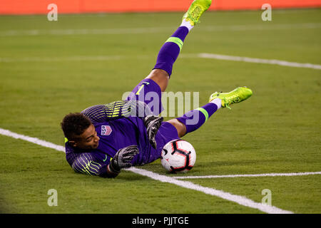 East Rutherford, NJ, USA. 7. September 2018. Zack Steffen (1) Tauchgänge eine Ecke Kick in der zweiten Hälfte der USA international Freundschaftsspiel gegen Brasilien zu speichern. © Ben Nichols/Alamy leben Nachrichten Stockfoto