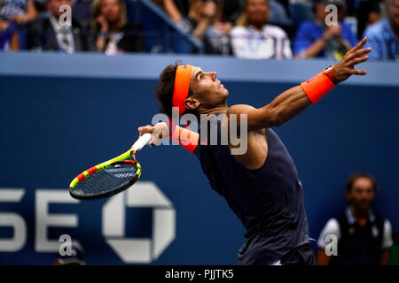 New York, USA. 7. September 2018. US Open Tennis: Der Spanier Rafael Nadal, der Argentinien Juan Martin Del Potro, während Ihr im Halbfinale bei den US Open in Flushing Meadows, New York. Nadal zurückgezogen, nachdem der zweite Satz und del Potro Novak Djokovic in Sunday's final gegenüber. Quelle: Adam Stoltman/Alamy leben Nachrichten Stockfoto