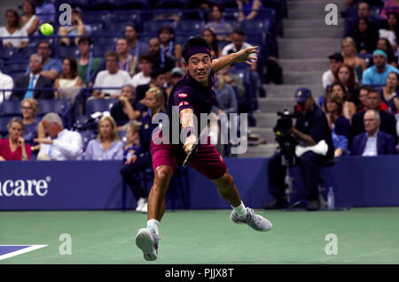 New York, USA. 7. September 2018. US Open Tennis: Japans Kei Nishikori in Aktion gegen Novak Djokovic, während Ihr im Halbfinale bei den US Open in Flushing Meadows, New York. Djokovic gewann das Match und Juan Martin Del Potro aus Argentinien in das Finale am Sonntag. Quelle: Adam Stoltman/Alamy leben Nachrichten Stockfoto