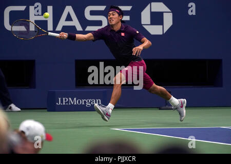 New York, USA. 7. September 2018. US Open Tennis: Japans Kei Nishikori in Aktion gegen Novak Djokovic, während Ihr im Halbfinale bei den US Open in Flushing Meadows, New York. Djokovic gewann das Match und Juan Martin Del Potro aus Argentinien in das Finale am Sonntag. Quelle: Adam Stoltman/Alamy leben Nachrichten Stockfoto