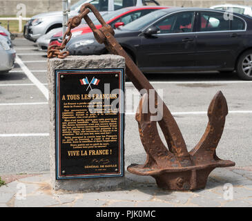 Eine Gedenktafel mit De Gaulles 1940 Rede "A tous les Français", in Hautot-sur-Mer, Département, Frankreich, Europa Stockfoto