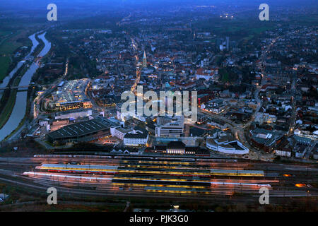 Luftaufnahme, Alleecenter ECE bei Nacht, Hauptbahnhof Hamm, Nachtaufnahme, Hamm, Nachtaufnahme, Ruhrgebiet, Nordrhein-Westfalen, Deutschland, Europa Stockfoto