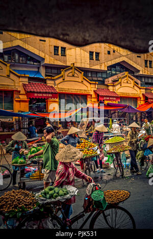 Asien, Vietnam, Hanoi, Markt, Markthalle, Dong Xuan Market, Frauen, die Frauen Stockfoto