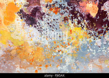 Bemalte Leinwand. Kunst wird erstellt und vom Fotografen gemalt. Stockfoto