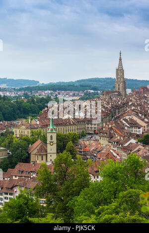 Blick auf die Berner Altstadt mit Kathedrale und Nydegg Kirche, Bern, Kanton Bern, Schweiz Stockfoto