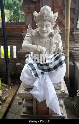 Hindu Statue im Tempel Tirtha Empul Tampaksiring, Ubud, Bali, Indonesien Stockfoto