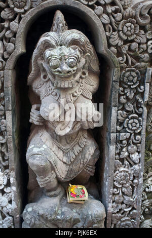 Hindu Ogoh-Ogoh Statue im Tempel Pura Desa im Zentrum der Stadt, Desa Pakraman Ubud, Ubud, Bali, Indonesien Stockfoto