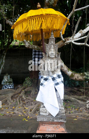 Hindu Statue im Tempel Tirtha Empul Tampaksiring, Ubud, Bali, Indonesien Stockfoto