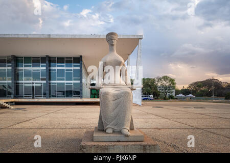 Die Justiz Skulptur vor Brasilien Obersten Gerichtshof (Supremo Tribunal Federal - STF) - Brasilia, Distrito Federal, Stockfoto