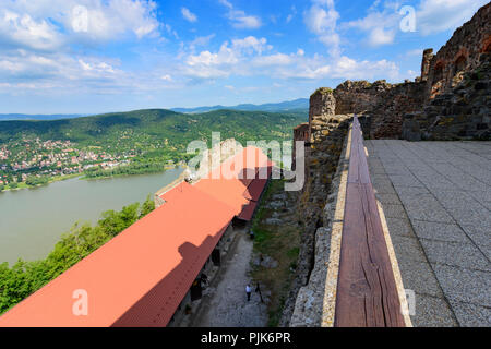 Visegrád (Plintenburg), Blick vom oberen Schloss zu Donauknie und Börzsöny Berge in Ungarn, Pest, Donauknie (Dunakanyar) Stockfoto