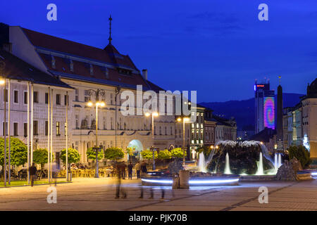 Banska Bystrica (neusohl), Hauptplatz (NAMESTIE SNP), Blick auf Europa Business und Shopping Center in der Slowakei, Stockfoto