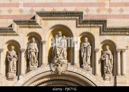 Speyer, Dom (Kathedrale), West Gesicht Portal, Statuen Patrone der Kirche, die größte noch erhaltene romanische Kirche der Welt, Rheinland-Pfalz in Deutschland Rheinland-Pfalz, Stockfoto