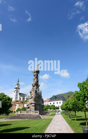 Kremnitz (kremnica), Hauptplatz, Stadt Burg mit die Kirche St. Katharina, Altstadt, Pestsäule in der Slowakei, Stockfoto