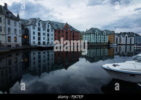 Norwegen, Møre og Romsdal, Ålesund, Hafen Stockfoto