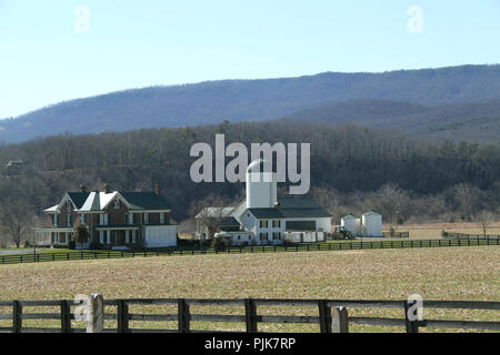 Große, gut gepflegte Farm und Farm House in Virginia Stockfoto