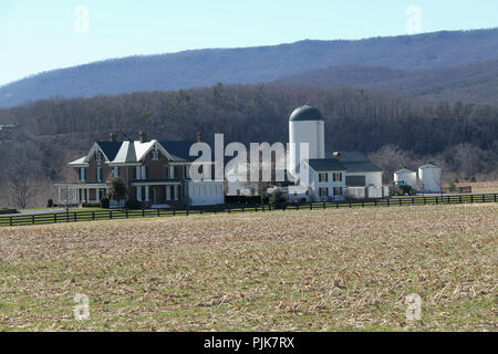 Große, gut gepflegte Farm und Farm House in Virginia Stockfoto