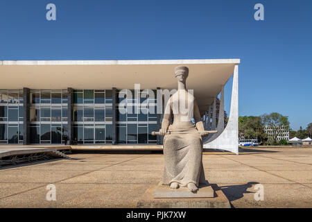 Die Justiz Skulptur vor Brasilien Obersten Gerichtshof (Supremo Tribunal Federal - STF) - Brasilia, Distrito Federal, Stockfoto