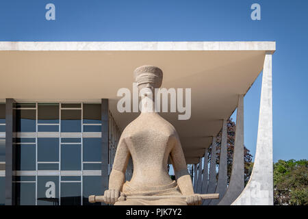 Die Justiz Skulptur vor Brasilien Obersten Gerichtshof (Supremo Tribunal Federal - STF) - Brasilia, Distrito Federal, Stockfoto
