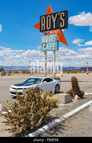 Kalifornien, Mojave Wüste, San Bernardino County, der historischen Route 66, Amboy, Roy's Motel, Cafe, high Performance Car Stockfoto