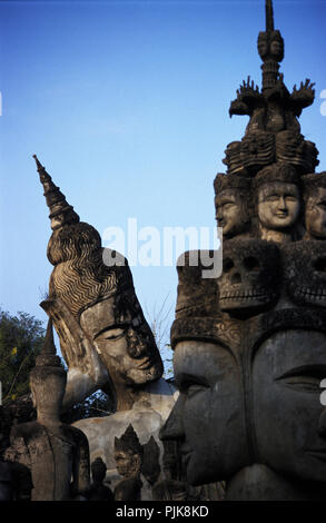 Liegenden Buddha Statue in der Buddha Park, auch als Xiang Khan, in der Nähe von Vientiane, Laos bekannt. Stockfoto