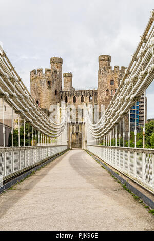 Conwy Castle und Conwy Suspension Bridge, Wales UK Stockfoto