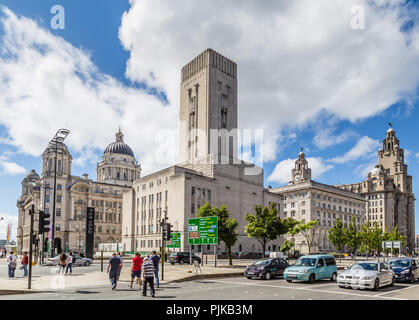 Streetview Royal Liver Building in Liverpool Stockfoto