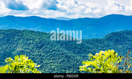 Viele Linien Bergen in Blue Ridge Park Stockfoto