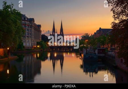 Reformierte Kirche von Str. Paul in Straßburg bei Sonnenaufgang, Frankreich Stockfoto