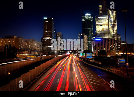 Blick auf den Stadtteil la Defense von Pont de Neuilly Abend, Paris, Frankreich Stockfoto