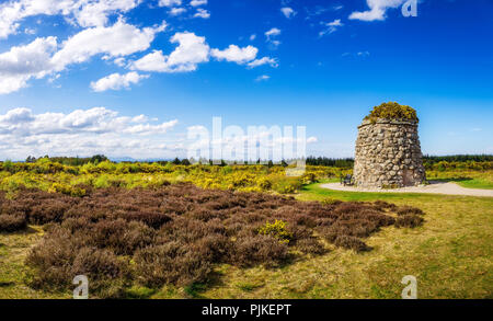 Memorial Cairn auf dem Schlachtfeld von Culloden in der Nähe von Inverness Stockfoto