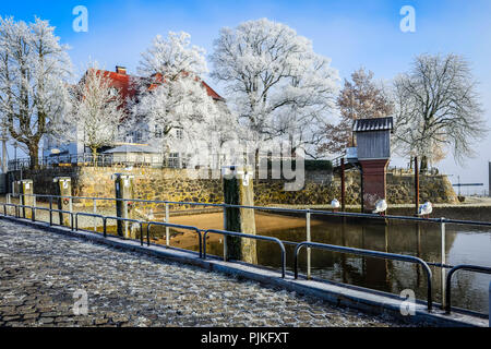 Deutschland, Hamburg, Kirchwerder, Zollenspieker Fähre - Haus an der Elbe Stockfoto