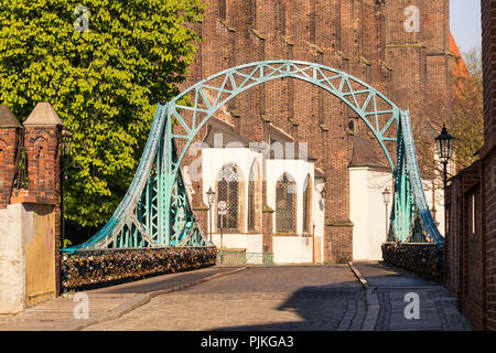 Polen, Breslau, Dominsel Brücke zwischen den Inseln Wyspa Piasek und Ostrów Tumski, Kirche der Muttergottes auf dem Sand Stockfoto