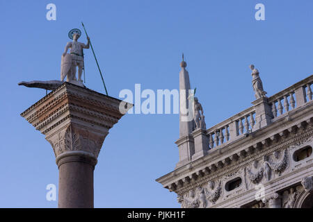 Venedig, Piazzetta San Marco, Statue des Heiligen Theodor, Schutzpatron Stockfoto