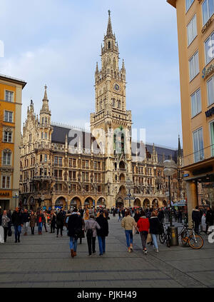 Blick auf das Neue Rathaus von Rosengasse, München Stockfoto